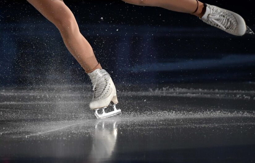 2026年冬季オリンピック 注目選手が氷を切り裂く瞬間。ミラノ大会の激しさを象徴するフィギュアスケートの足元。