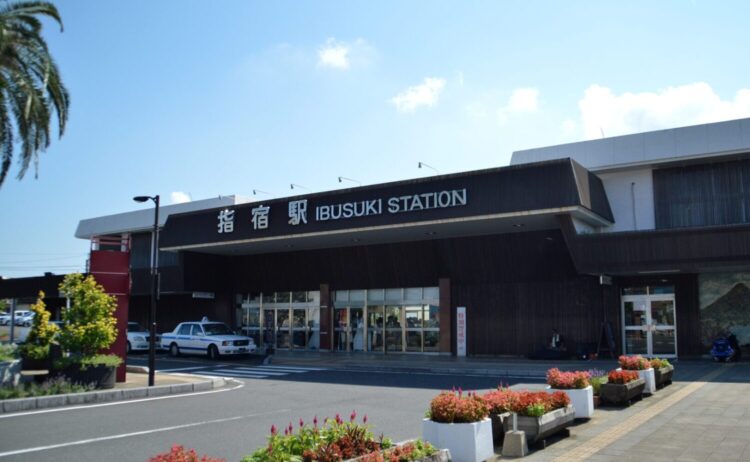 指宿駅 観光で訪れるのはこの駅舎の外観