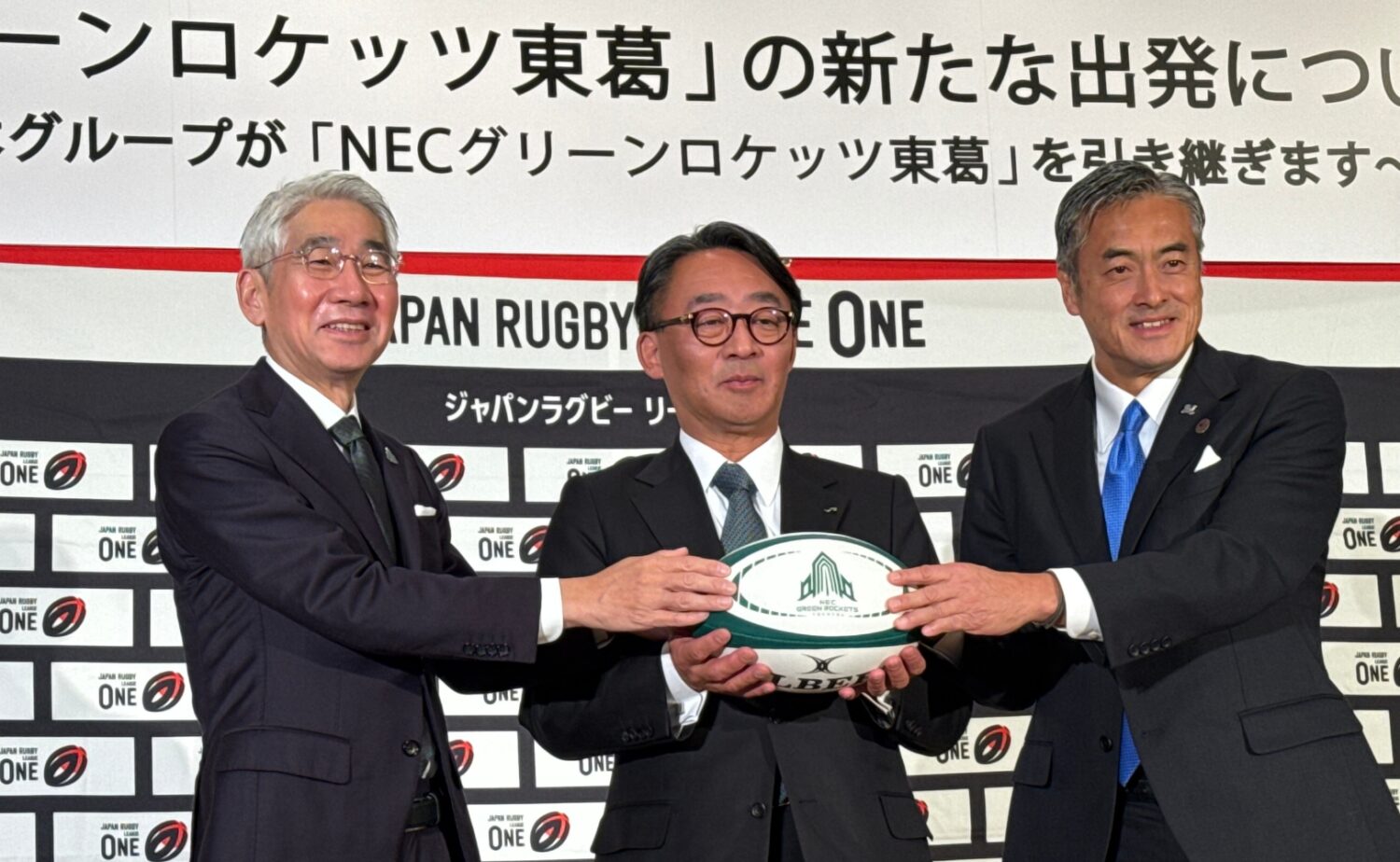 グリーンロケッツ譲渡の記者会見　左からNECの森田社長、JR東日本の喜勢社長、リーグワンの玉塚理事長