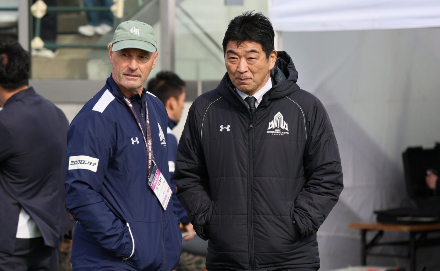 グリーンロケッツのクーパーHC(左)と太田GM