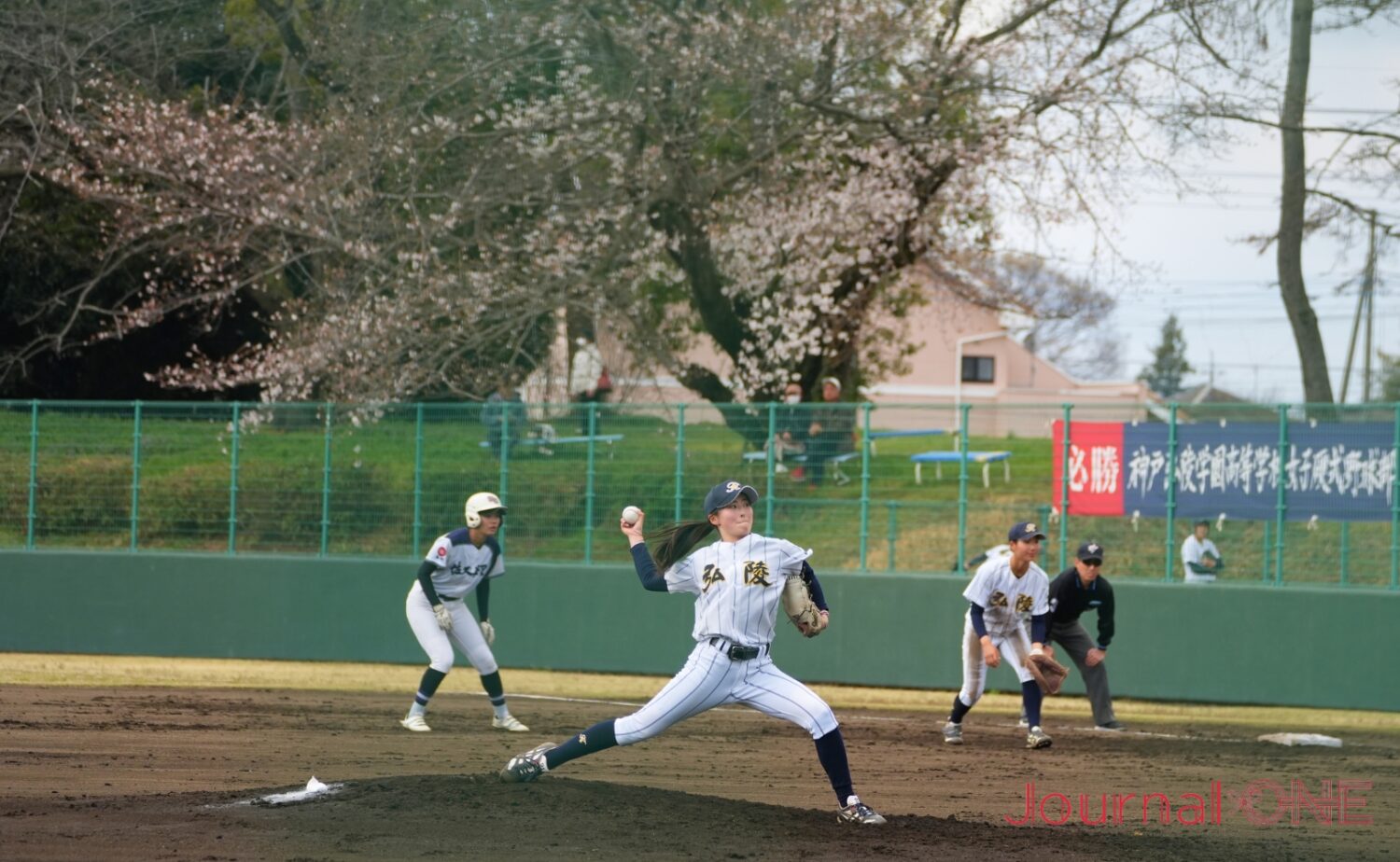 神戸弘陵 準決勝で散る!桜の下で力投する山戸-Journal-ONE撮影