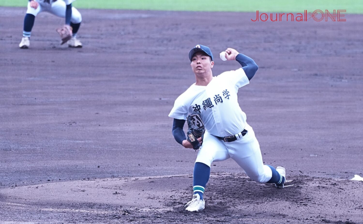 センバツ開幕戦で力投する末吉良丞（沖縄尚学）-Journal-ONE撮影