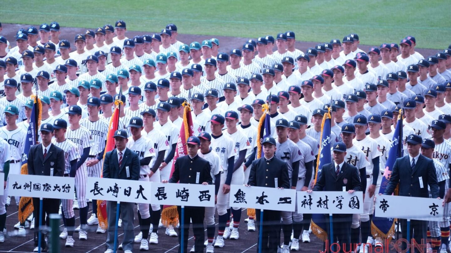 センバツ開会式に臨んだ代表32校の選手たち-Journl-ONE撮影
