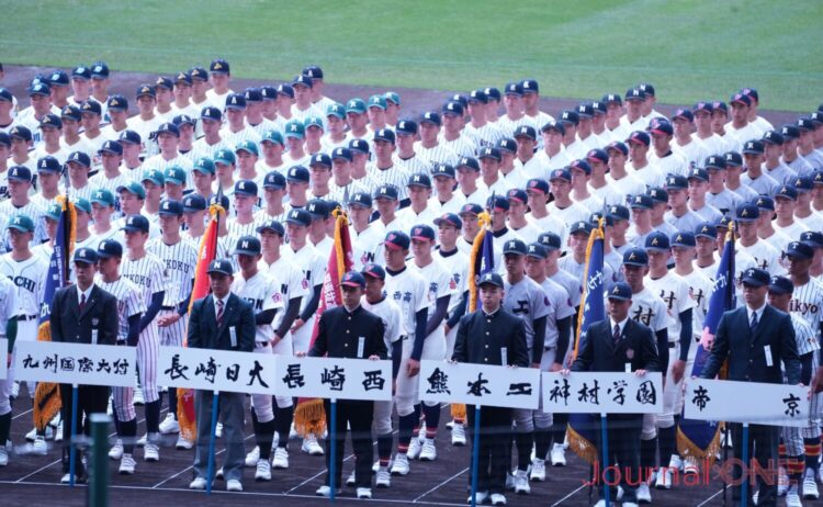 センバツ開会式に臨んだ代表32校の選手たち-Journl-ONE撮影