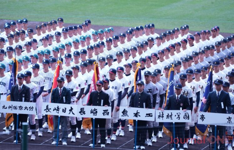 センバツ開会式に臨んだ代表32校の選手たち-Journl-ONE撮影