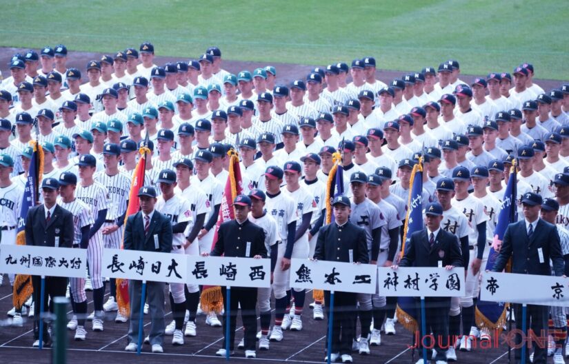 センバツ開会式に臨んだ代表32校の選手たち-Journl-ONE撮影