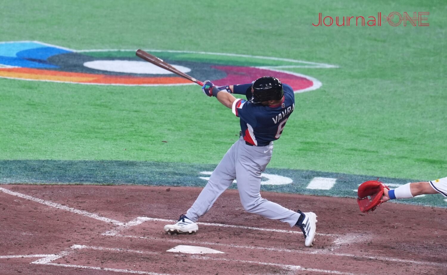 WBC・チェコ代表のデリン・ヴァヴラが3点本塁打を放つ