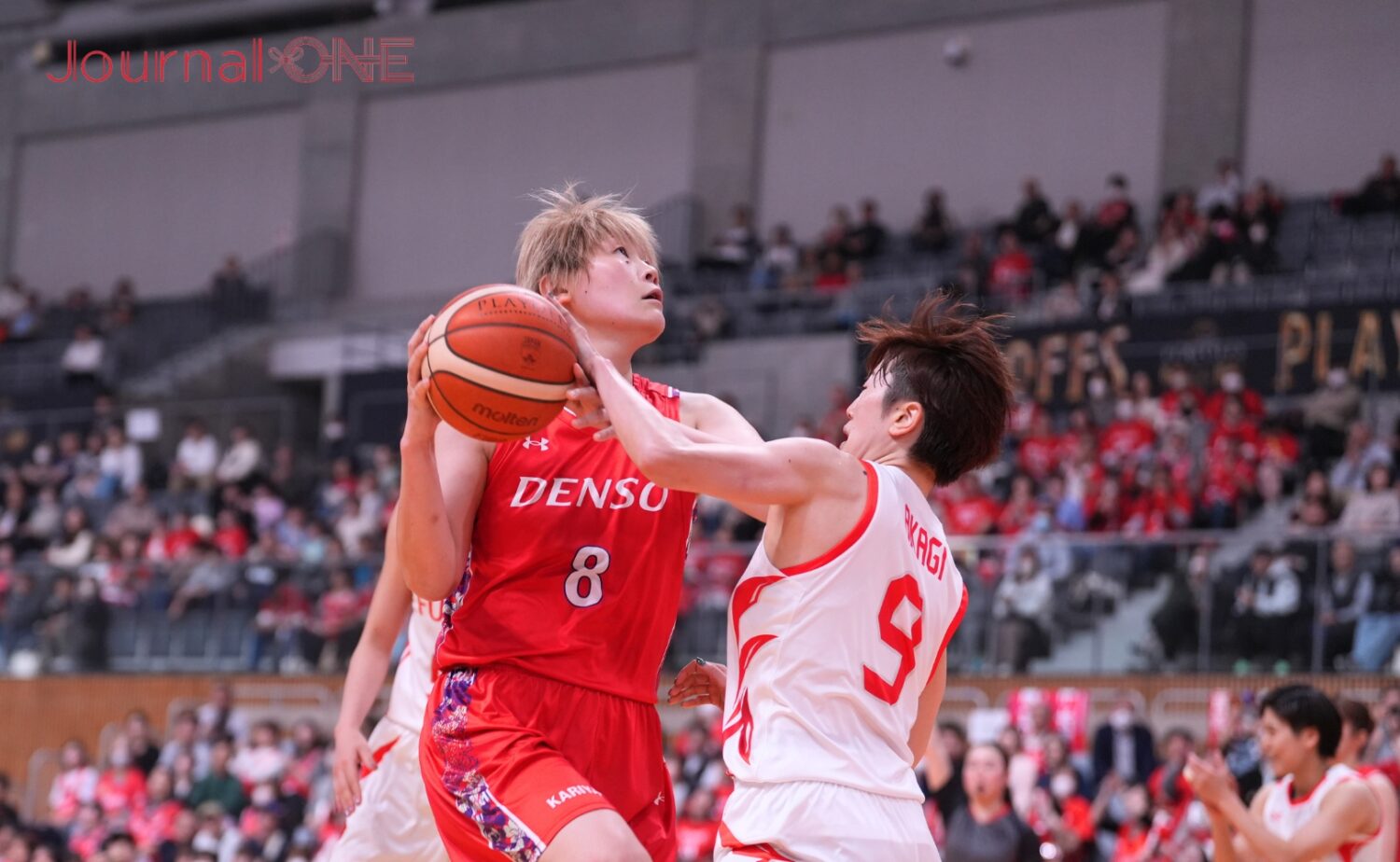 Wリーグ セミファイナル第3戦 髙田（デンソー）と赤城（富士通）の攻防-Journal-ONE撮影