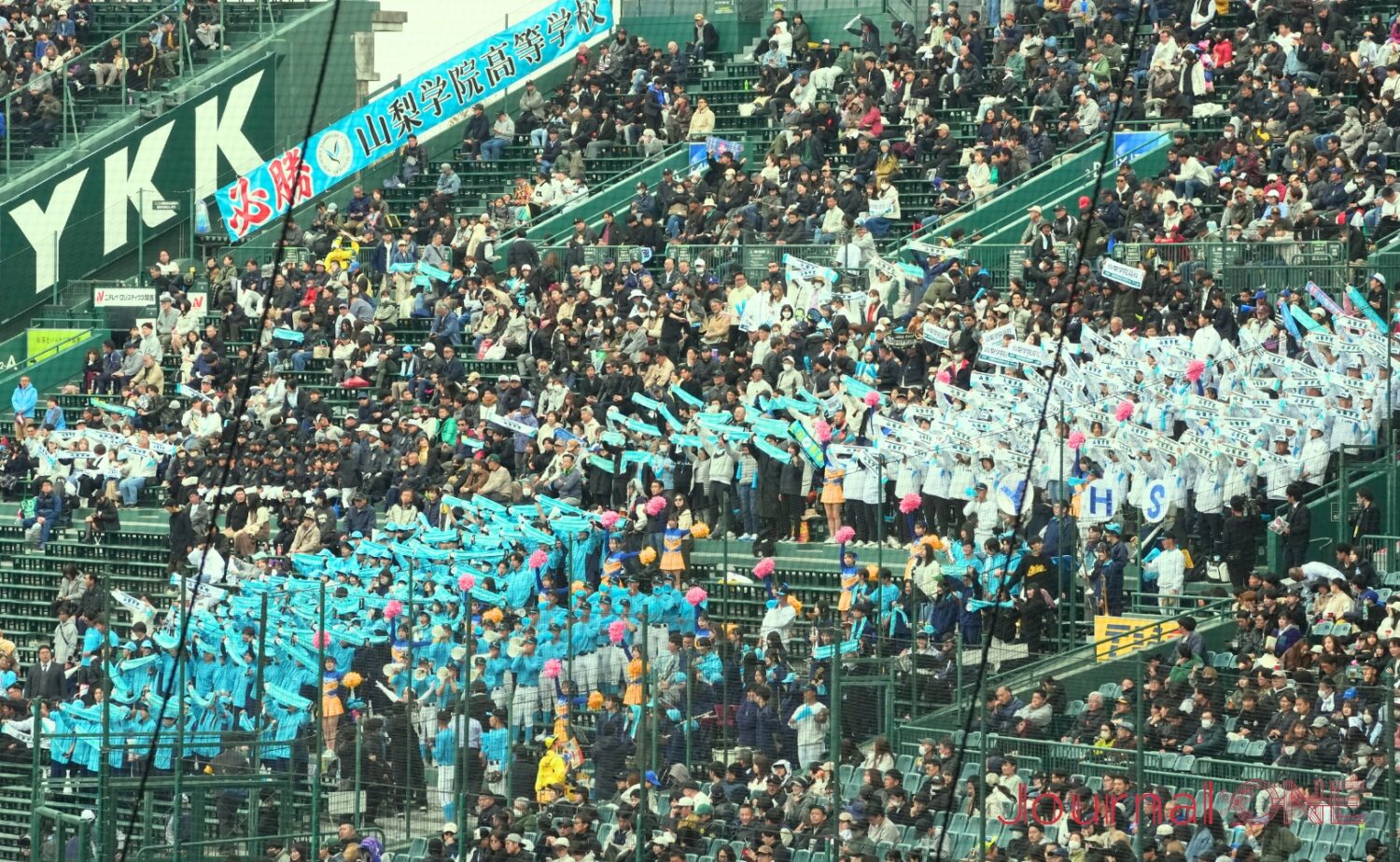 スクールカラーで彩られた山梨学院アルプス‐Journal-ONE撮影