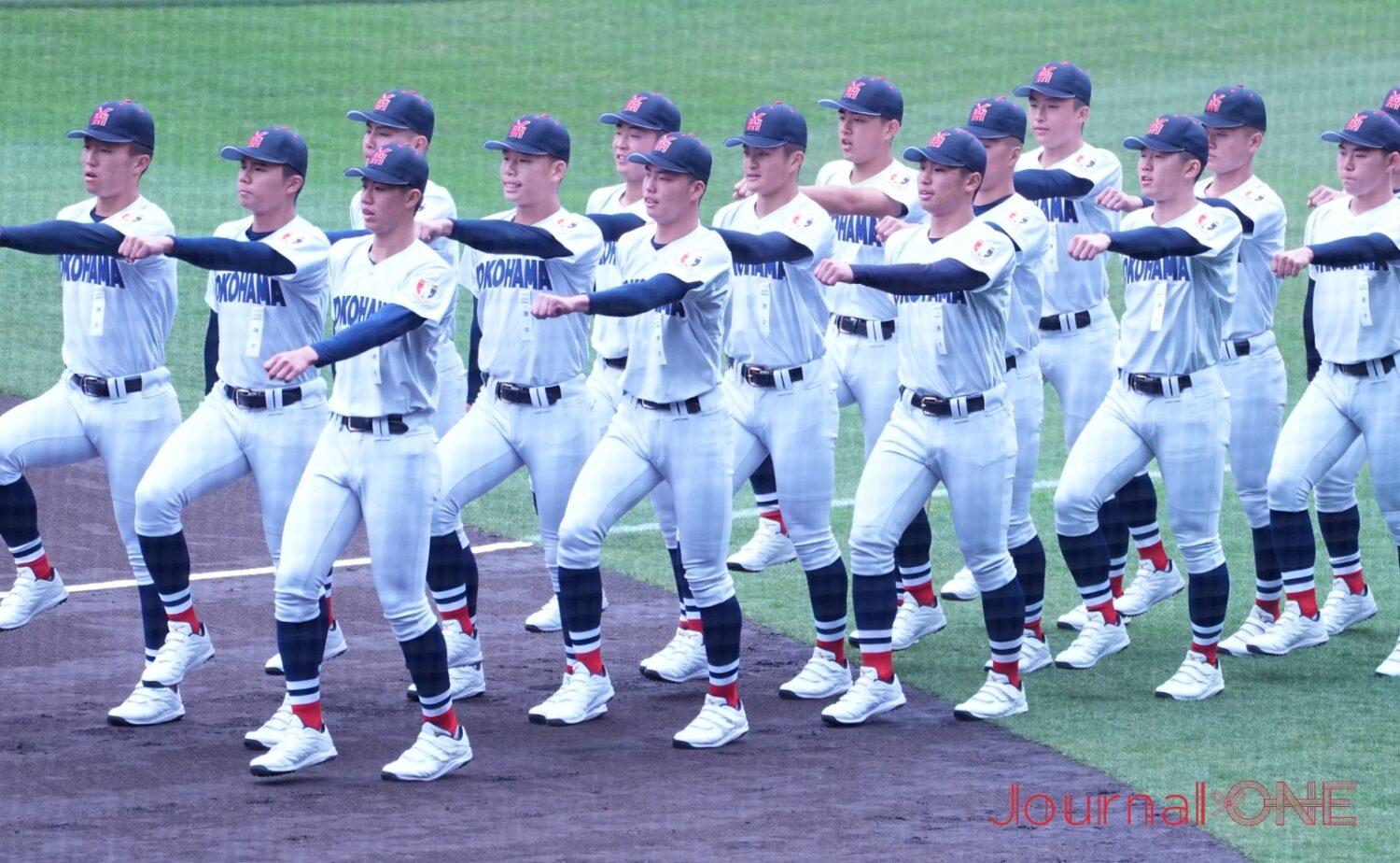 センバツ開会式の先頭は前年優勝の横浜高校-Journal-ONE撮影