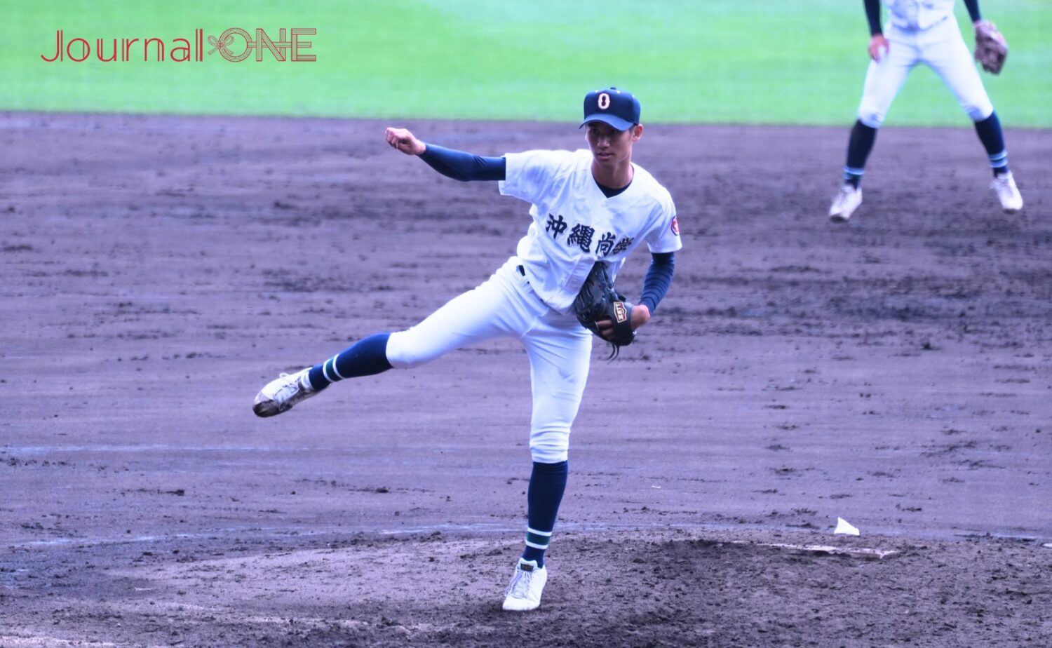 厳しい場面でリリーフした新垣有絃（沖縄尚学）-Journal-ONE撮影