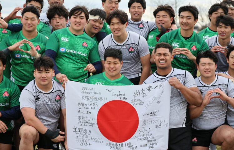 U20日本代表は高校日本代表と合同セッションを行った後、両チームで記念撮影