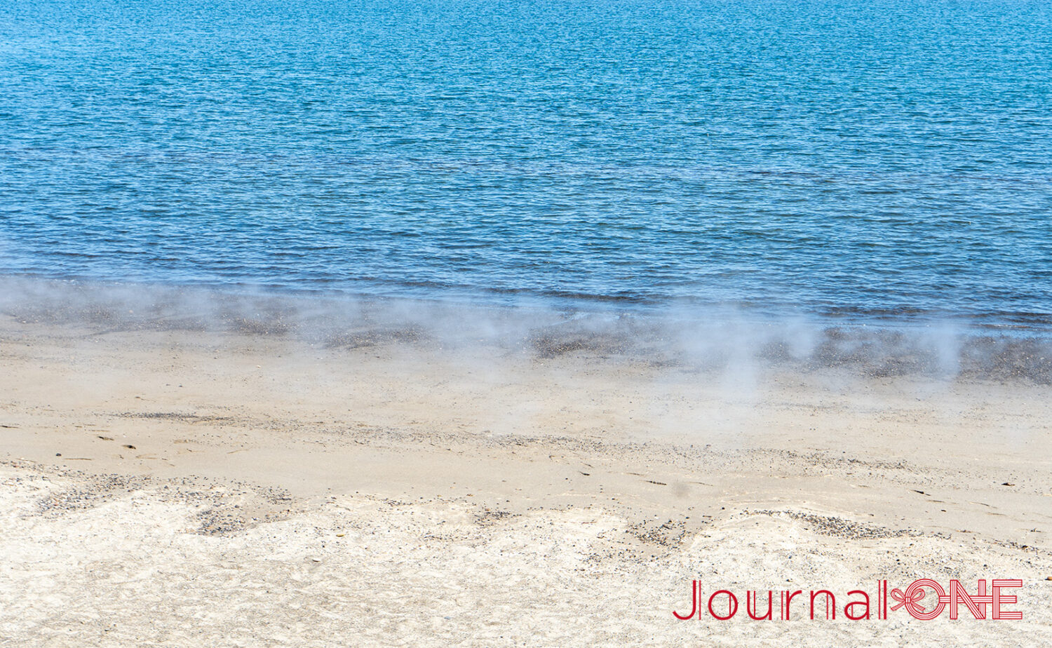 指宿の海岸は湯気が立つ