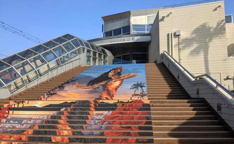 天然砂むし温泉を体験できる鹿児島県指宿市の砂むし会館「砂楽」の外観