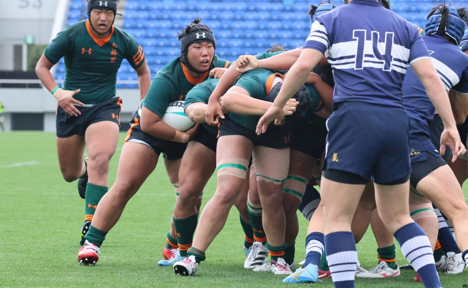 モールからトライを挙げる東福岡HO本田