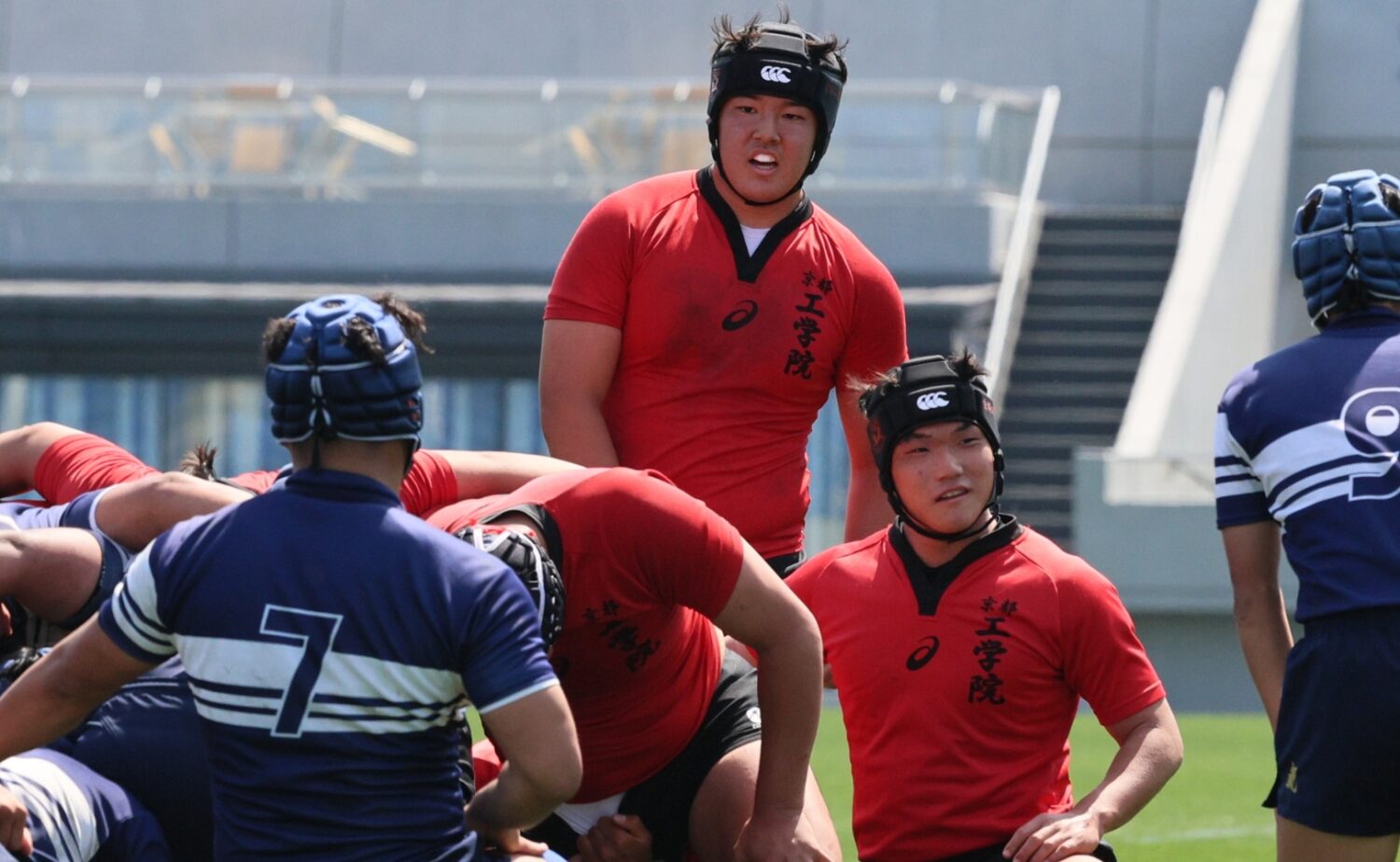 京都工学院のNO8百武-斉藤健仁撮影