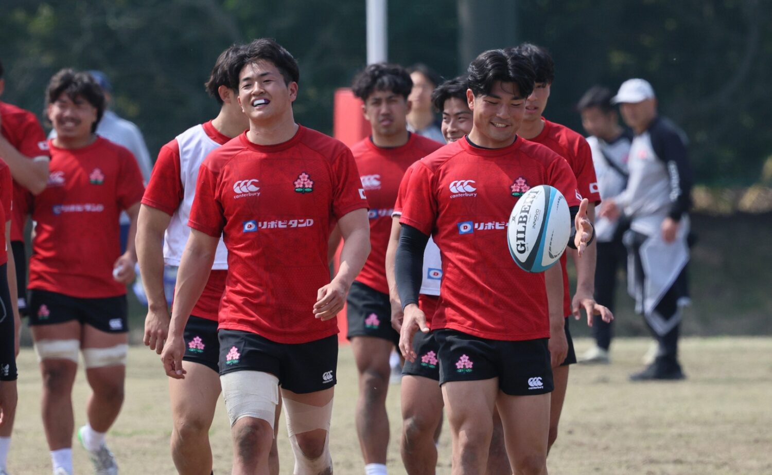 ラグビーU23日本代表 明治大のFB竹之下仁吾（左）とWTB白井瑛人