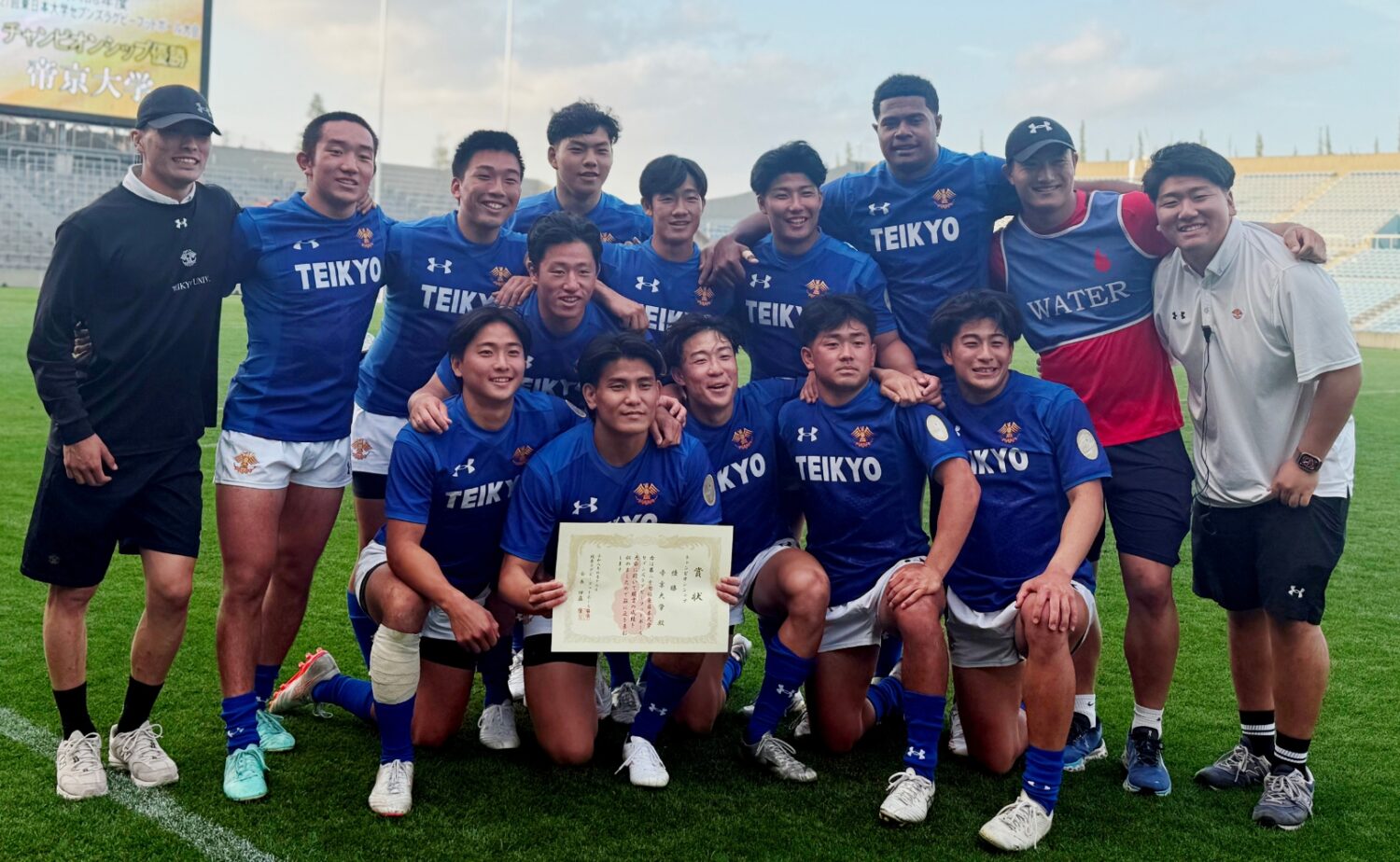 東日本大学セブンズ 2大会ぶり2度目の優勝を飾った帝京大学-斉藤健仁撮影