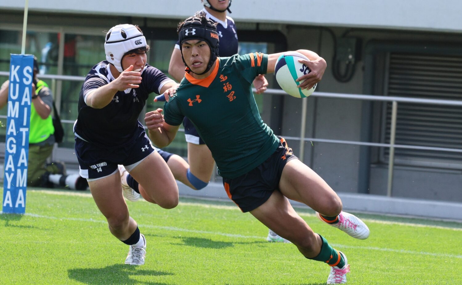 6トライと気を吐いた東福岡WTB丸山-斉藤健仁撮影