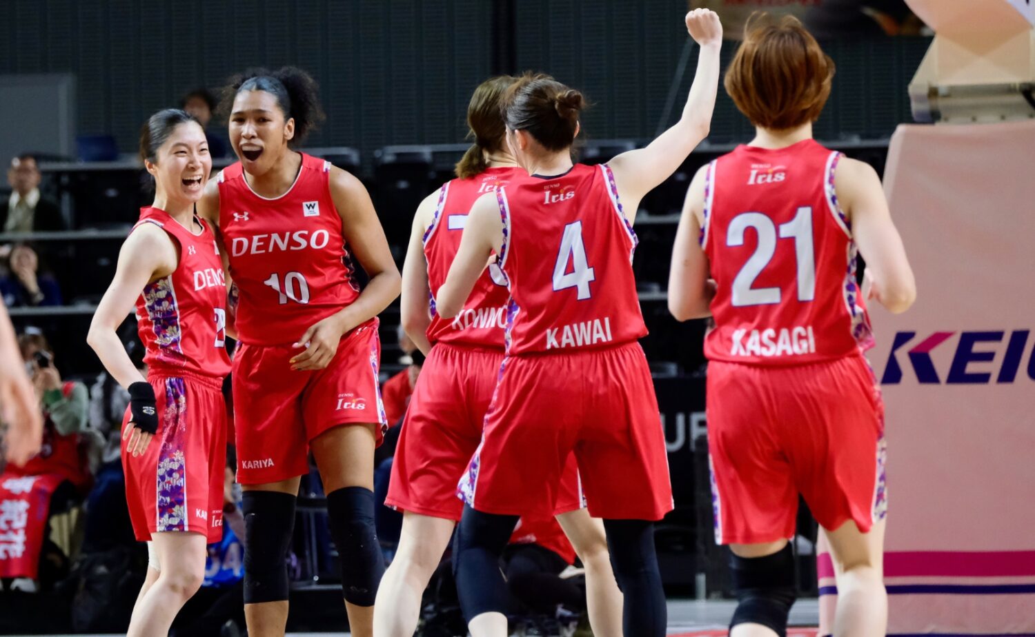 Wリーグファイナル 第1戦に勝利したデンソーアイリス‐永塚和志撮影