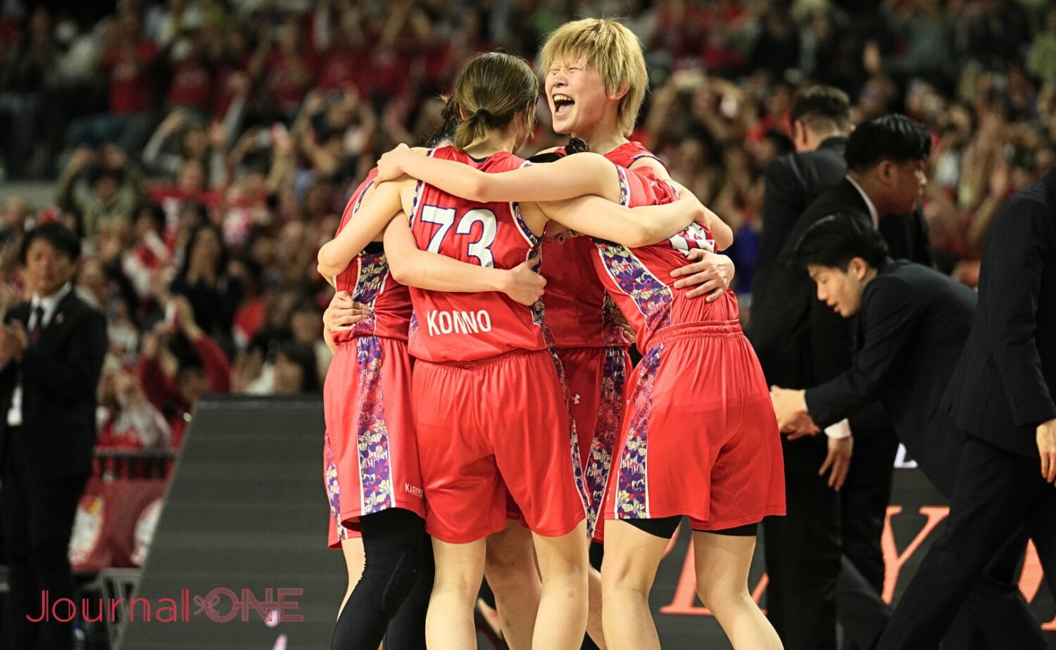 デンソーアイリス優勝した瞬間に喜びを爆発させた選手たち-Journal-ONE撮影