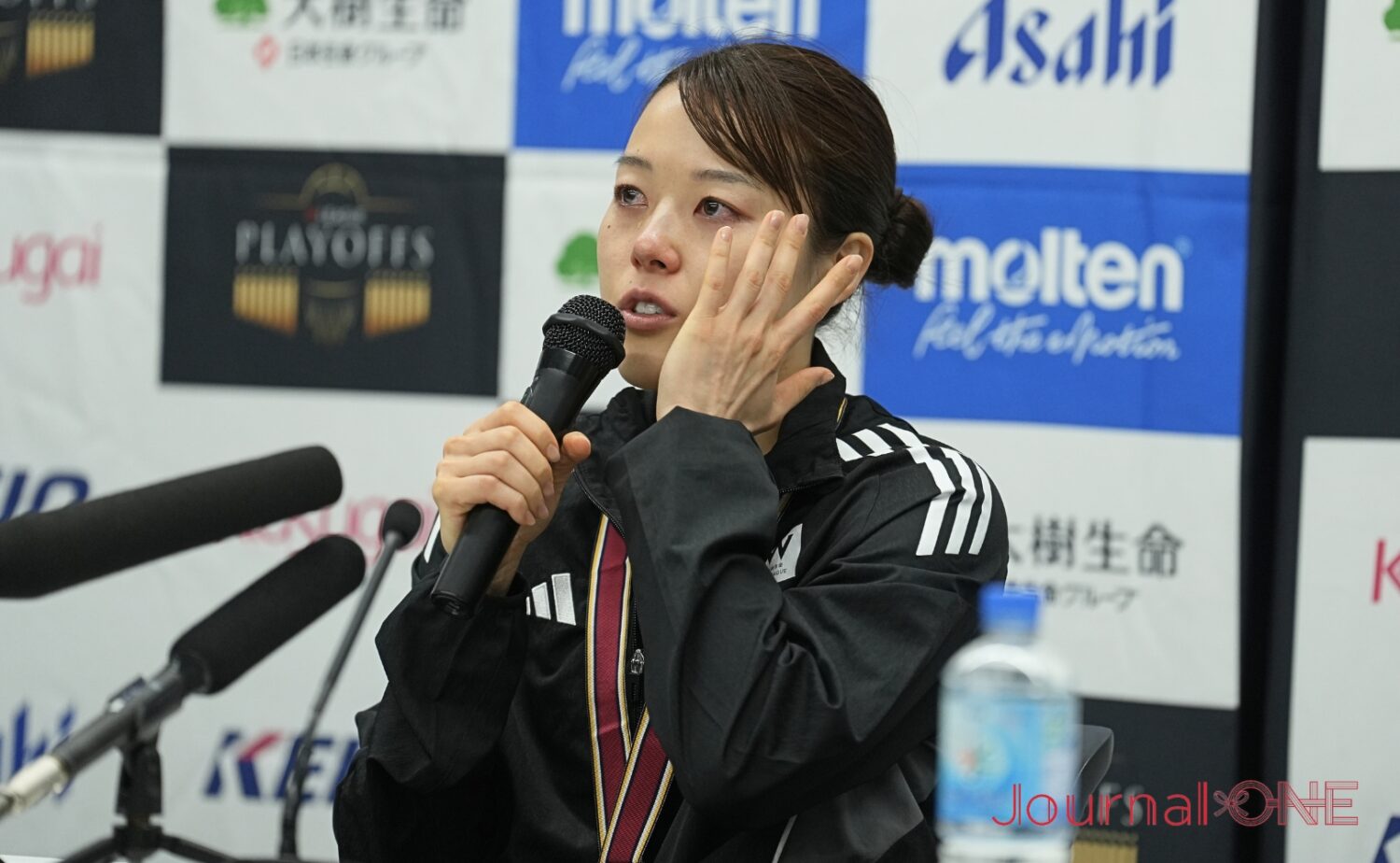 山本は何度も涙を拭いながら前向いて思いを語った-Journal-ONE撮影