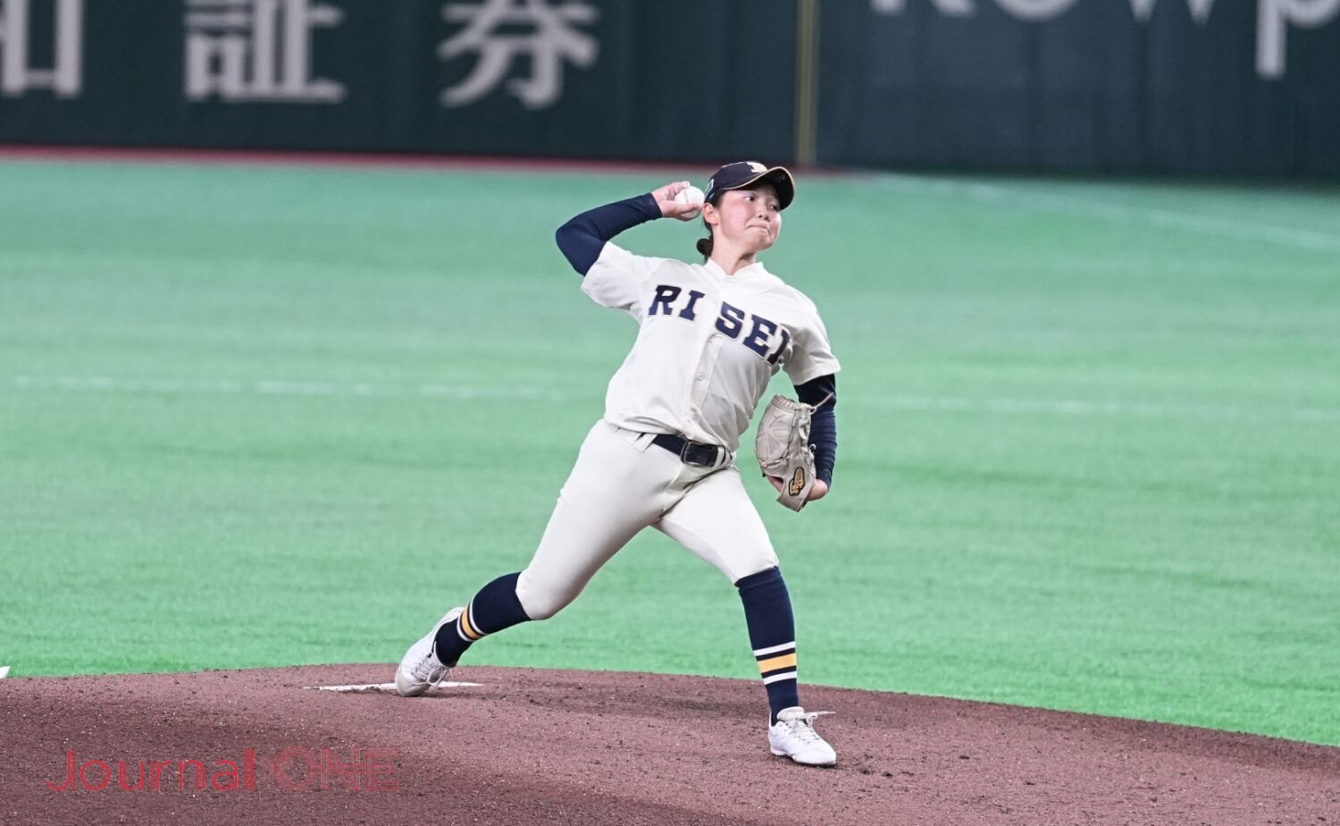 高校女子硬式野球 力投する履正社・先発の原田投手‐Journal-ONE撮影