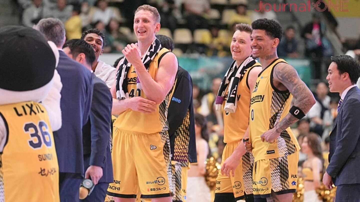 ありがとう青学 勝利セレモニーで笑顔のサンロッカーズ渋谷