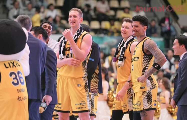 ありがとう青学 勝利セレモニーで笑顔のサンロッカーズ渋谷