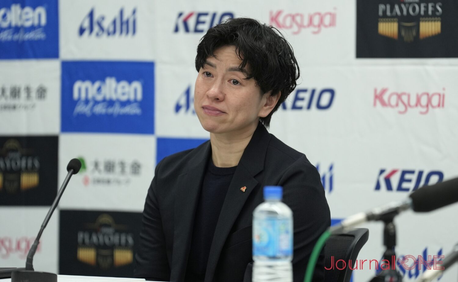 山本のコメントを目に涙を溜めながら聞く大神HC-Journal-ONE撮影