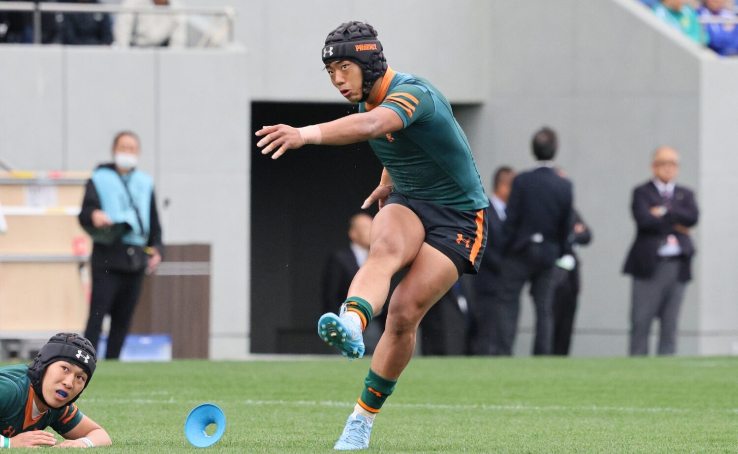 高校ラグビーの選抜大会でゴールを決めるSO川添
