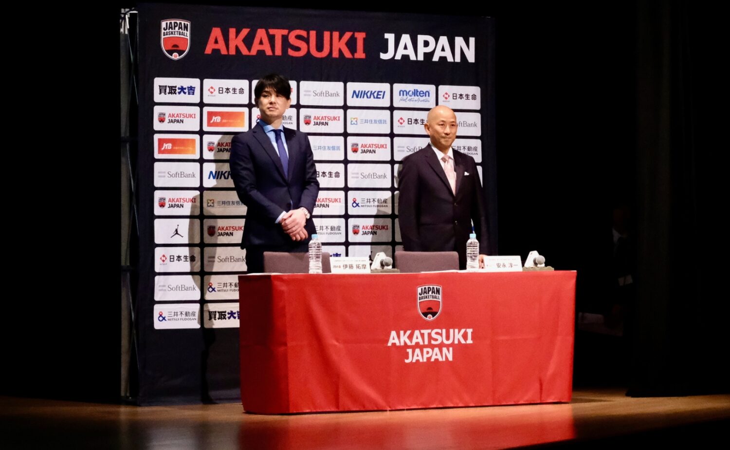 登壇したJBAの伊藤拓摩氏（左）と安永淳一氏（右）-永塚和志撮影