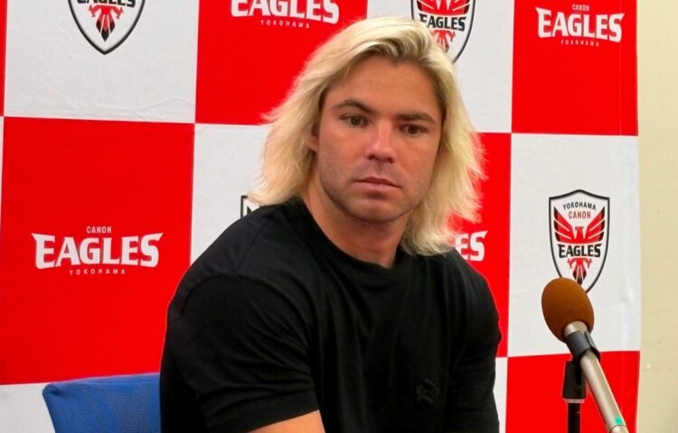 ファフ・デクラークの退団会見‐斉藤健仁撮影