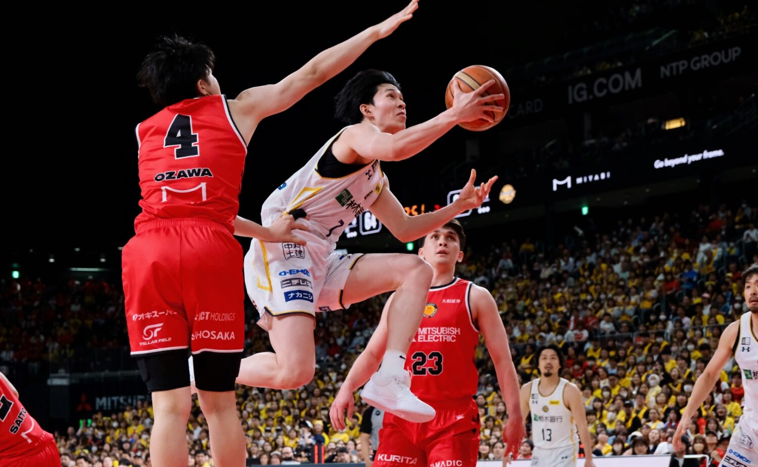 宇都宮ブレックスの小川敦也‐永塚和志撮影